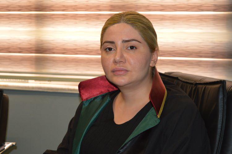 <p><span style="color:#A52A2A"><strong>"SON BİR HAFTADA BENZER 7 DOSYA GELDİ"</strong></span></p>
<p>Ailenin avukatı Gurbet Bilbay, kentte son bir haftada kendisine buna benzer 7 dosya geldiğini belirterek, <strong>"Yardım etme bahanesiyle hesapları kiralayıp, çok büyük paralar kaldırıyorlar. <span style="color:#A52A2A">Hesabını kiraya verenler cezaevinde, asıl suçlular olan bu işi örgütleyip paraları yiyenler ise dışarıda.</span> Mardin küçük bir yer olduğu halde çok sayıda kişi yakalandı. Asıl suçlular da yurt dışına kaçış planı yapıyor. Bu mağdur aileler ne yapsın? Bir yemek veya çok cüzi bir para karşılığı hesaplarını kiralayanlar içeride. Bununla ilgili Yargıtay kararı bekliyoruz. Lütfen hesabını kiralayanlara büyük cezalar verilmesin. Bu hesapları kiralayan, organize ve kontrol eden asıl örgüt başlarının tutuklanmasını istiyoruz." </strong>ifadelerine yer verdi.</p>