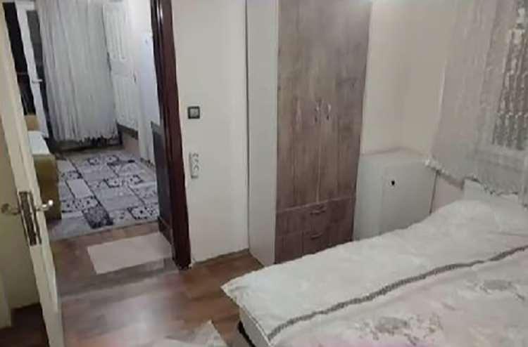 <p>Prizdeki gizli kamerayı bulan M.A., o anları cep telefonu kamerasıyla kaydetti. M.A. daha sonra polise giderek şikayetçi oldu.</p>
