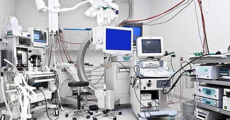 <p>İngiltere'de yapılan bir araştırmada, hastanelerde sık görülen bir bakteri türünün, tıbbi cihazlarda kullanılan plastikleri hem parçaladığı hem de bu malzemelerle beslendiği tespit edildi. </p>