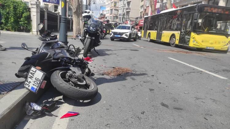 <p>İlk müdahaleleri olay yerinde yapılan iki yaralı ambulansla hastaneye kaldırıldı.</p>
<p> </p>