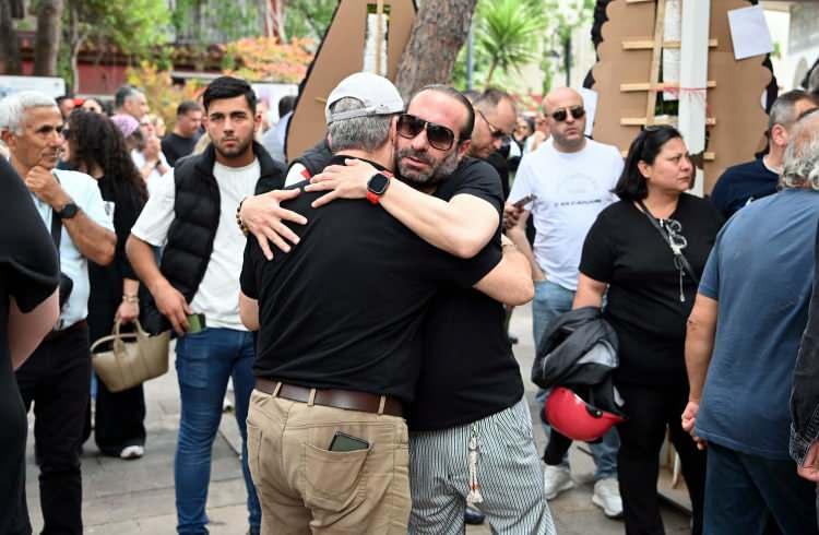 <p>Gülen için bugün Kuşadası Hatice Hanım Camisi'nde cenaze töreni düzenlendi. </p>