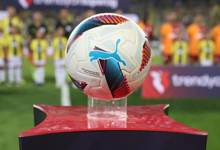 <p>Transfermarkt kullanıcılarının oylarıyla Süper Lig'de sezonun 11'i seçildi.</p>