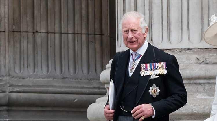 <p>CEVAP İNGİLTERE KRALI CHARLES’DAN GELDİ!</p>
<p> </p>
<p>İngiltere Kralı 3. Charles, Kanada parlamentosundaki konuşmasında, ABD Başkanı Donald Trump'ın Kanada'yı ilhak etme tehdidine tepkisini dile getirdi.</p>
<p> </p>
<p>CHARLES: KANADA, KANADA OLARAK KALACAK</p>
<p> </p>
<p>İsim belirtmeden Trump'ı sakin bir dille eleştiren Charles, "Kanada'nın Kanada olarak kalacağını" ifade etti.</p>
<p> </p>