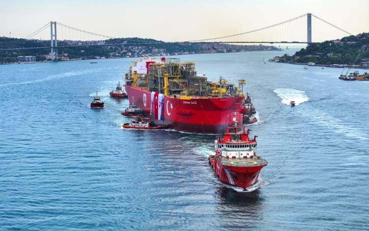 <p><span style="color:#B22222"><strong>TÜRKİYE’NIN İLK YÜZER ÜRETIM TESİSİ (FPU) OSMAN GAZİ GEMİSİ'NİN BOĞAZ'DAN GEÇİŞ ANI!</strong></span></p>