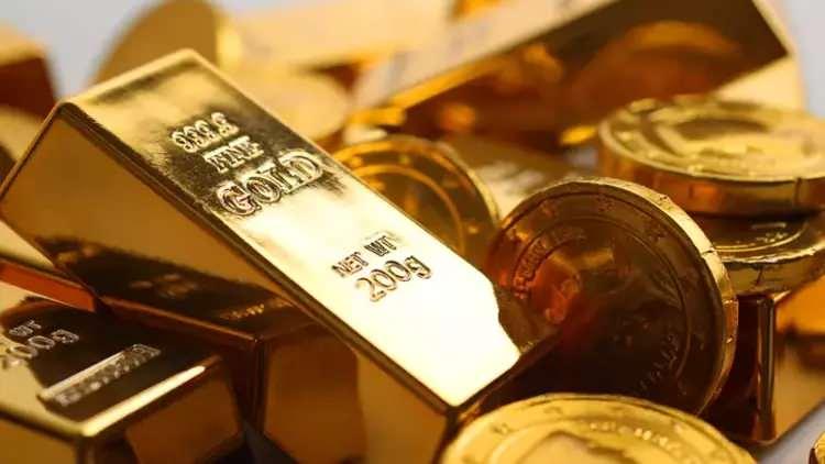 <p>Değerli metallerdeki diğer pozisyonlarını da koruyan Citi, platin için 3 aylık fiyat hedefini 1.050 dolar/ons, paladyum için ise 900 dolar/ons seviyesinde tuttu.</p>
<p> </p>