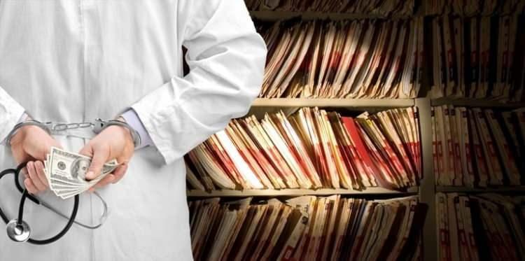 <p>Teksas'ta lüks bir yaşam sürmek isteyen bir doktor, para kazanabilmek için hastalarına sahte teşhisler koydu. Hatta tamamen sağlıklı hastalara kemoterapi uyguladı ve kasıtlı olarak felç geçirmelerine neden oldu. Kazandığı paralarla aldıkları ise şok etti.</p>
