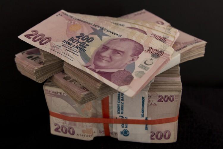 <p>Son dakika: haberine göre emekliler için Kurban bayramı ikramiyelerin ödemeleri yarın başlıyor.</p>
<p> </p>