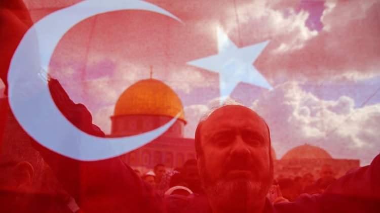 <p>Rubin, "Hem Hamas karşıtı olup hem de Türkiye yanlısı olunamaz. Çünkü Hamas’ın eylemlerinin büyük kısmı artık İstanbul’da planlanıyor" diyerek Türkiye'yi Hamas destekçisi olarak tanımlıyor.</p>