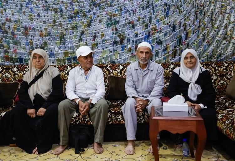 <p>Mübarek topraklara eşleriyle gelen Sevinç ve Çiçek'in 25 yıllık küslüğünü İlçe Müftüsü Çandır ve irşat ekibi, Türkiye'den başlayıp Medine ve Mekke'de devam eden sohbetler sonrasında bitirdi.</p>

