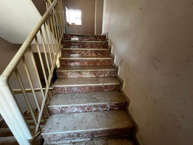 <p>Komşuların ihbarı üzerine olay yerine sağlık ve polis ekipleri sevk edildi. </p>