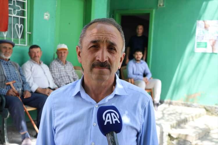 <p><span style="color:#A52A2A"><strong>BAĞIMLILIK İLE MÜCADELEDE ÖRNEK OLDULAR </strong></span></p>
<p>Köyün imamı Murat Yasin Konuk da sigarayla mücadele eden kuruluşlara teşekkürlerini ileterek, cami avlusunda toplanan vatandaşlarla sohbet ettiklerini, kimsenin sigara kullanmadığını belirtti. Konuk, bağımlılıkla mücadelede köyün örnek hale geldiğine dikkati çekti. </p>