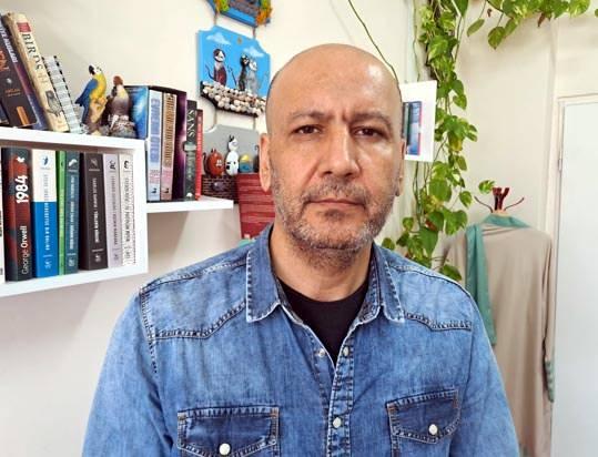 <p><strong>YYÜ Fen Fakültesi Biyoloji Bölümü Zooloji Anabilim Dalı Öğretim Üyesi Prof. Dr. Atilla Durmuş,</strong> her yıl düzenli olarak sulak ve karasal alanları ziyaret ederek bu bölgedeki kuşlarla ilgili bilimsel verileri topladıklarını söyledi.</p>
