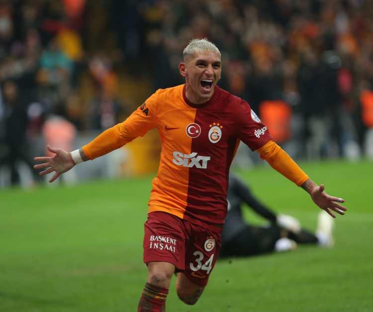 <p>Torreira (Galatasaray) </p>