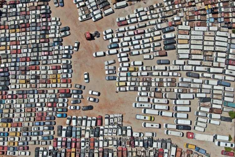 <p>Topçu, bir aracın 10 yıl otoparkta tutulması halinde ne borcunu ödeyebileceğini ne de otopark parasını karşılayabileceğini ekledi.</p>