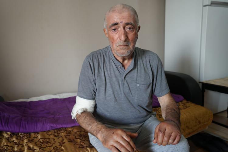 <p>Antalya'nın Döşemealtı ilçesi Çıplaklı Mahallesi'nde 25 Mayıs Pazar gecesi meydana gelen olayda, emekli Necdet Tilif, eşinin barışma çağrısıyla gittiği evde defalarca bıçaklandı.</p>