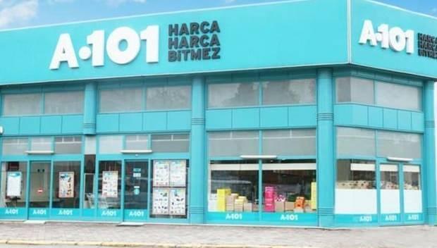 <p>Kurban Bayramı öncesinde A101'de birbirinden güzel indirimler sizi bekliyor. 29 Mayıs 2025 A101 aktüel ürünler kataloğu belli oldu. A101'de bu hafta Berjer 5.499 TL, üçlü koltuk 9.999 TL, kablolu dikey süpürge 1.499 TL'lik fiyatı ile dikkat çekiyor.</p>
