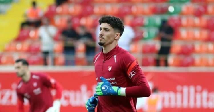 <p>* Altay Bayındır - Manchester United - Kaleci</p>
