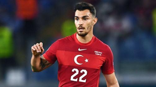 <p>* Kaan Ayhan - Galatasaray - Orta Saha</p>