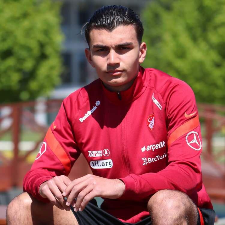 <p>* Can Uzun - Frankfurt - Forvet</p>