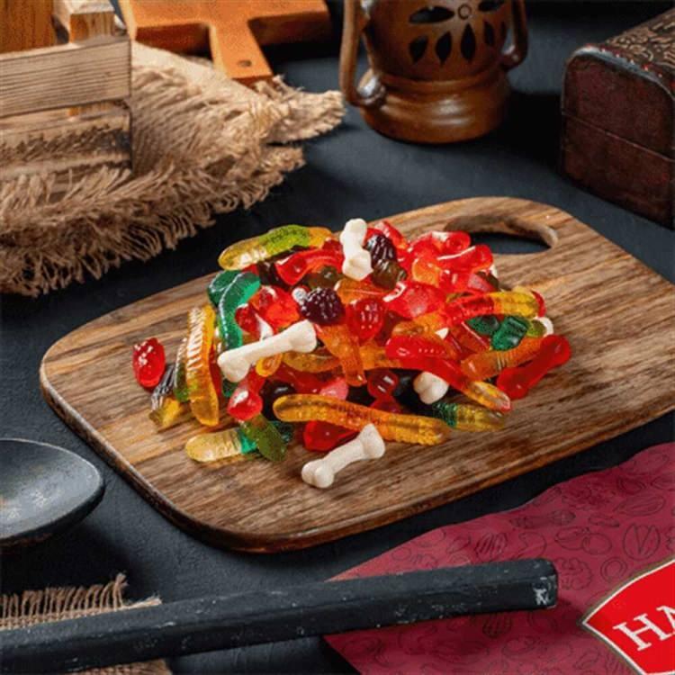 <p>Haribo'dan BBC’ye yapılan açıklamada, olayın ciddiyetle ele alındığı ve polisle birlikte olayın nasıl gerçekleştiğinin araştırıldığı ifade edildi. Şirket, yalnızca Hollanda’daki ürünlerin geri çağrıldığını, diğer ülkelerdeki ürünlerin güvende olduğunu belirtti.</p>
<p></p>