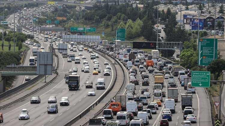 <p>Aynı zamanda Tüm Otobüsçüler Federasyonu (TOF) Genel Başkanı da olan Yıldırım, yaklaşan Kurban Bayramı öncesi otobüs seferlerindeki son durumu ve ek seferlere ilişkin bilgileri paylaştı.</p>
<p> </p>
