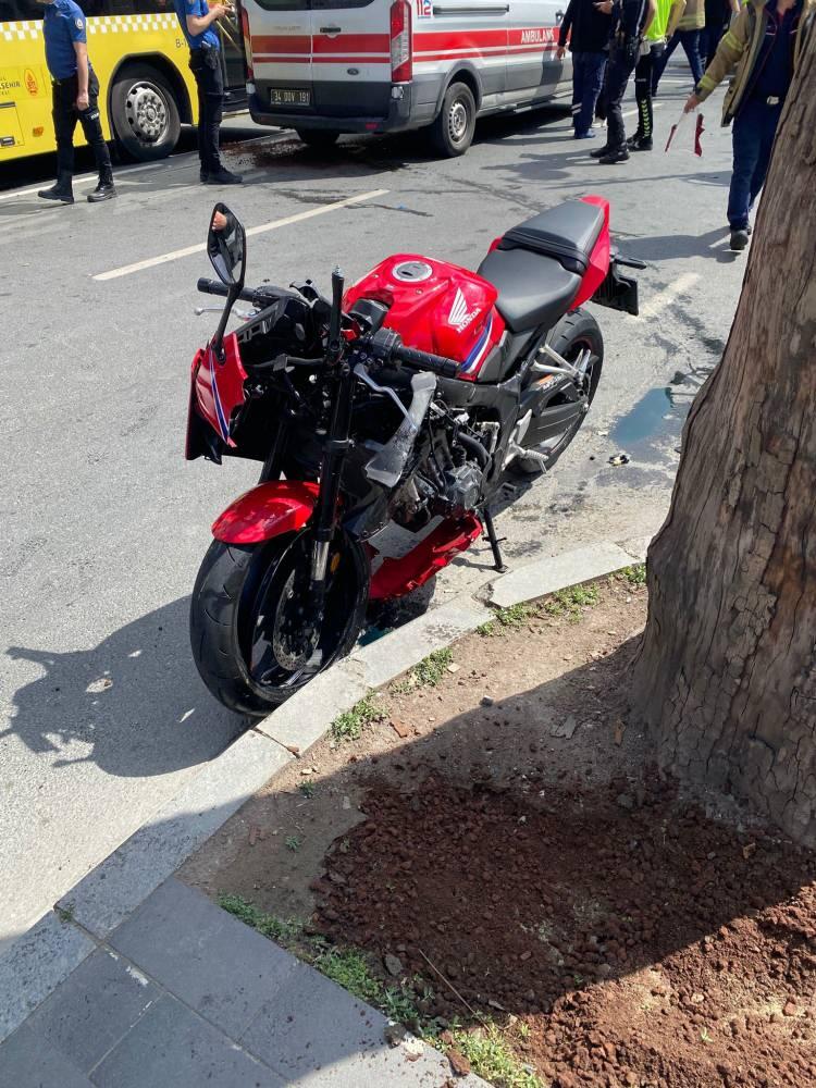 <p>Kaza nedeniyle Çırağan Caddesi'nde trafik bir süre kontrollü olarak verildi. </p>