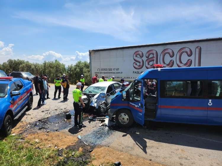 <p>Kaza, saat 11.30 sıralarında İznik-Orhangazi kara yolu Boyalıca Mahalllesi'nde meydana geldi. </p>