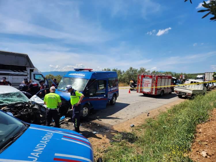 <p>İhbarla olay yerine jandarma ve sağlık ekipleri sevk edildi. Yaralılar, ambulanslarla İznik ve Orhangazi devlet hastanelerine götürüldü.</p>
<p> </p>