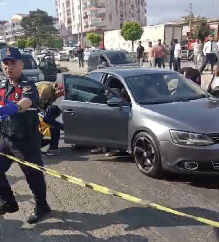 <p>Korkunç olaya tanıklık edenler, polis ve sağlık ekiplerine haber verdi. </p>