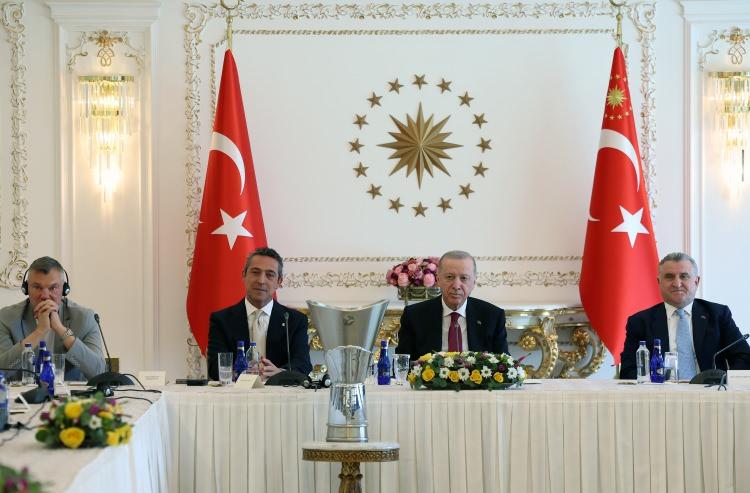 <p>Kabulde, Gençlik ve Spor Bakanı Osman Aşkın Bak da hazır bulundu.</p>