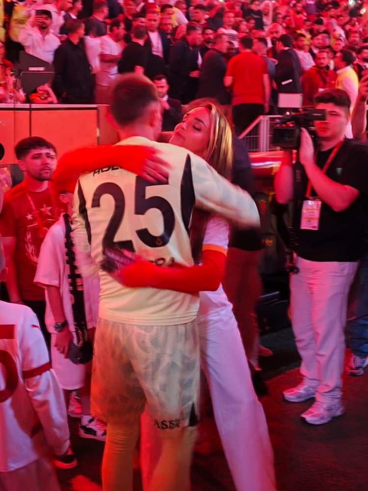 <p>Mücadeleye 11'de başlayan Muslera, son dakikalarda yerini Günay Güvenç'e bıraktı.</p>