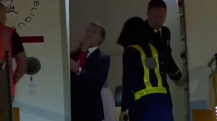<p>Fransa Cumhurbaşkanı Emmanuel Macron ve eşi Brigitte, özel uçaklarıyla Vietnam’a indikleri sırada tartışması tüm dünya gündemine oturdu. </p>
<p> </p>