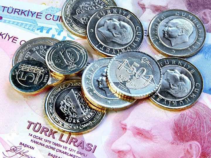 <p><strong>Çok çalışan az maaş mı alıyor?</strong></p>
<p> </p>
<p>Bu iddia doğru değil. Şu andaki sistemde de ne kadar çok prim ödenirse emekli maaşı o kadar artıyor. Ancak bütün hayatı boyunca asgari ücretten prim ödeyenler, örneğin Bağ-Kur'lular daha düşük maaş alıyor.</p>