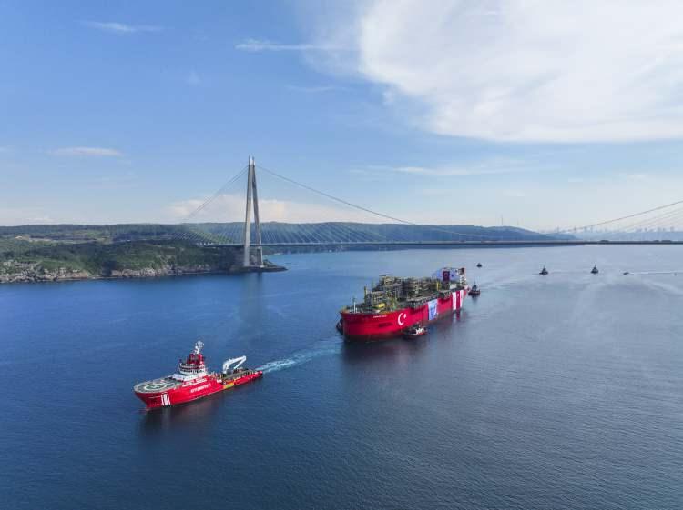 <p>Maksimum doğal gaz işleme kapasitesi 10,5 milyon metreküp, maksimum gaz transfer kapasitesi 10 milyon metreküp seviyesinde bulunan platform ile Karadeniz'deki mevcut doğal gaz üretimi iki katına yani günlük 20 milyon metreküpe çıkacak.</p>