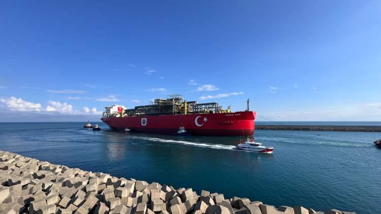<p>Personel kapasitesi 140 kişi olan, 298,5 metre uzunluğa, 56 metre genişliğe ve 29,5 metre derinliğe sahip platform, 2026'nın ortasında görev yapmaya başlayacak.</p>
