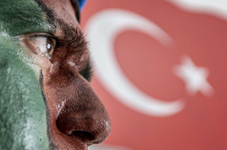 <p><strong>TÜRKİYE'NİN EKONOMİK SİLAH GÜCÜ</strong></p>
<p>Globes’un dikkat çektiği diğer alan Türkiye'nin ekonomik silah gücü oldu. Erdoğan'ın Gazze'deki savaş nedeniyle geçen mayıs ayında ticareti durdurma kararıyla İsrail ile Türkiye arasındaki doğrudan ticaretin yüzde 99.5 düşüşle 1,5 milyon dolara gerilediği hatırlatıldı. </p>