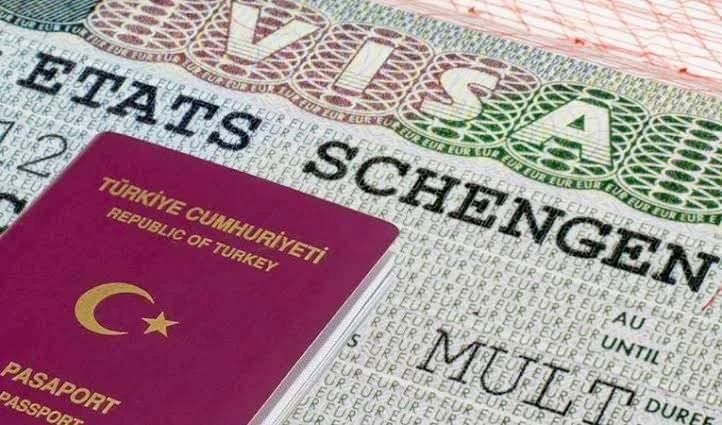 <p><span style="color:#B22222"><strong>EN ÇOK RET O ÜLKEDEN!</strong></span></p>
<p> </p>
<p>Schengen bölgesine yapılan başvurularda son 5 yılda yaşanan artışa rağmen bazı ülkeler, Türk vatandaşlarının başvurularını yüksek oranda reddediyor.<strong> </strong></p>
<p> </p>
<p><strong>İşte CNBC-e'nin derlediği habere göre, rakamlarla Türkiye'nin son 5 yıllık vize karnesi...</strong></p>