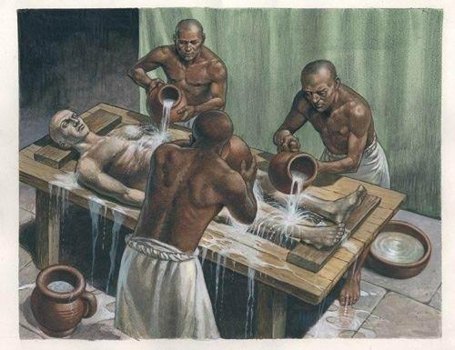 <p><span style="color:inherit">1566'da çıkılan seferde Zigetvar'ın düşüşünü göremeden ordugahta son nefesini teslim eden Süleyman'ın 'zamansız' ölümüyle kurmayları alıyor bir endişe. Cesedi saklayacaklar ama çürüme kokusunu nasıl saklayacaklar?</span></p>
<p> </p>
<ul>
</ul>