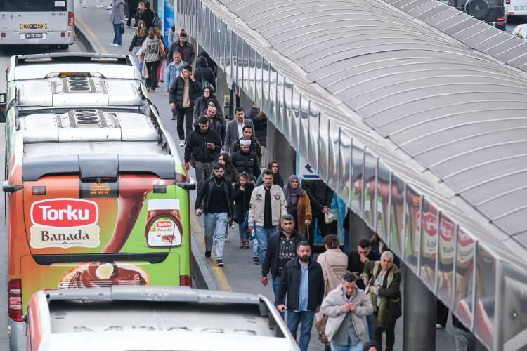 <p>Bu durakların daha az yoğun olmasının olası nedenleri arasında şunlar sayılabilir:</p>
