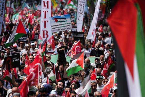<p>Yıldırım, sivil toplum kuruluşu olarak görevlerini yaptıklarını belirterek <strong>"Liderler kadar sorumluluğumuz olmadığının farkındayım. Ama İslam dünyasının liderleri de sivil toplum kuruluşlarının bulamadığı yolları bulmakla yükümlüdür."</strong> dedi.</p>
<p> </p>