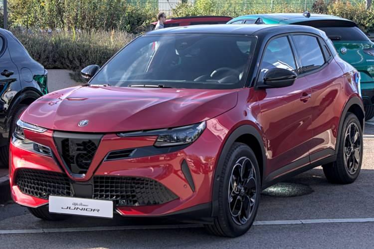 <p><strong>Alfa Romeo Junior Elettrica - </strong></p>
<p> </p>
<p><strong>1 milyon 799 bin TL</strong></p>