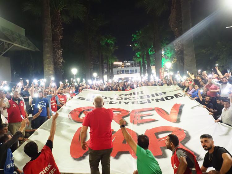 <p>İzmir Büyükşehir Belediyesi bu süreçte işçi maaşlarını ödenememesiyle de gündeme gelmişti. </p>