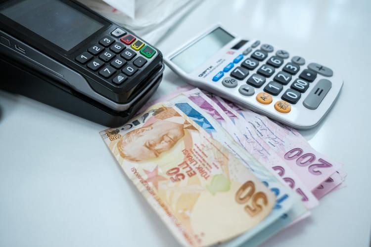 <p><span style="color:#B22222"><strong>EMEKLİLİKTE GÜN SAYISININ ÖNEMİ </strong></span></p>
<p> </p>
<p><br />
Sadece yatırılan Prime Esas Kazanç miktarları değil çalışma gün sayıları da etkili olacak. Böylece emeklilikte daha çok aylık almak isteyenler sistemde daha çok kalmayı tercih edecek.</p>
