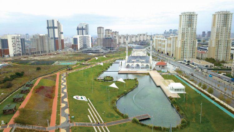<p><span style="color:#B22222"><strong>7. Hoşdere Millet Bahçesi – 150.000 m²</strong></span></p>
<p> </p>