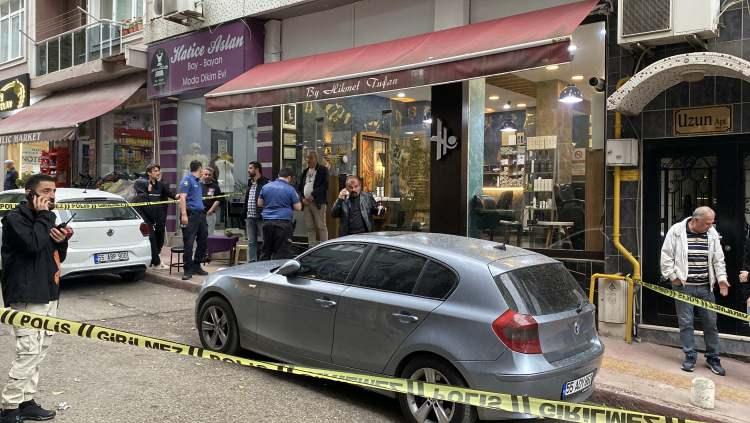 <p><strong>SALDIRGAN HER YERDE ARANIYOR</strong></p>
<p>İş yeri sahibi ve bir çalışanı ifadesi alınmak üzere emniyete götürüldü. </p>
<p> </p>