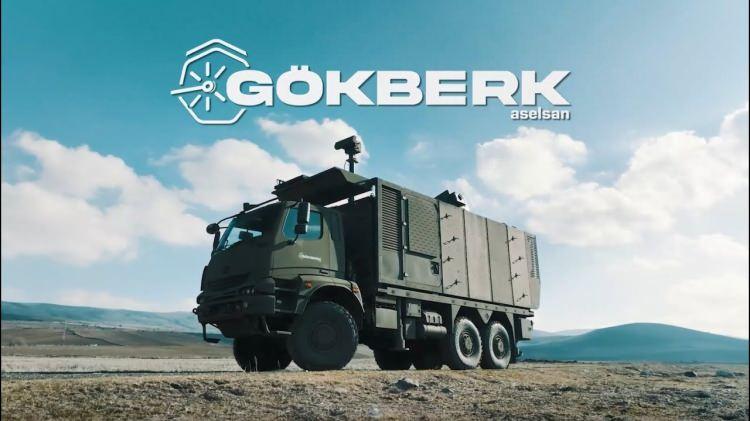 <p><span style="color:#B22222"><strong>GÖKBERK, FPV DRON TEHDİTLERINI BAŞARIYLA İMHA ETTİ</strong></span><br />
<br />
GÖKBERK mobil lazer silah sistemi, FPV dronlara karşı yapılan testte, tehditlerin farklı senaryolarda tespiti, otomatik takibi ve imhasını başarıyla gerçekleştirdi.</p>

<p> </p>

<p> </p>
