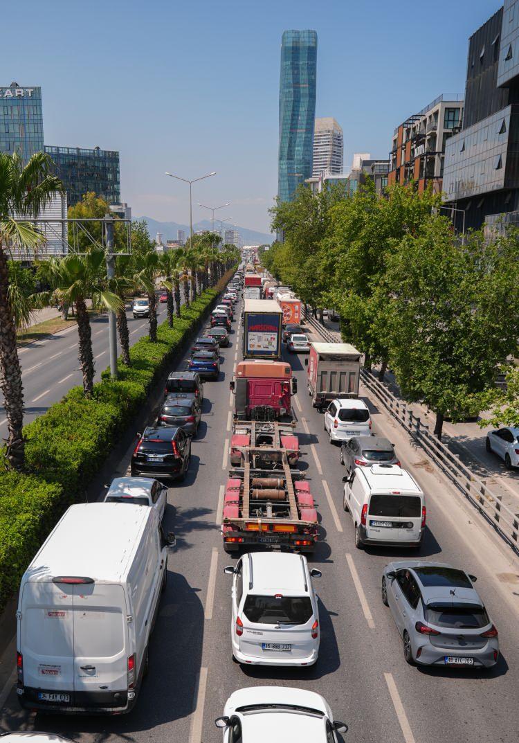 <p>CHP'li belediyelere karşı gerçekleştirilen grevler gün geçtikçe büyüyor. Öyle ki; CHP'nin yönettiği birçok il ve ilçede işçiler zaman zaman belediye ile anlaşmazlığı nedeniyle iş bırakma eylemi yapıyor. </p>
