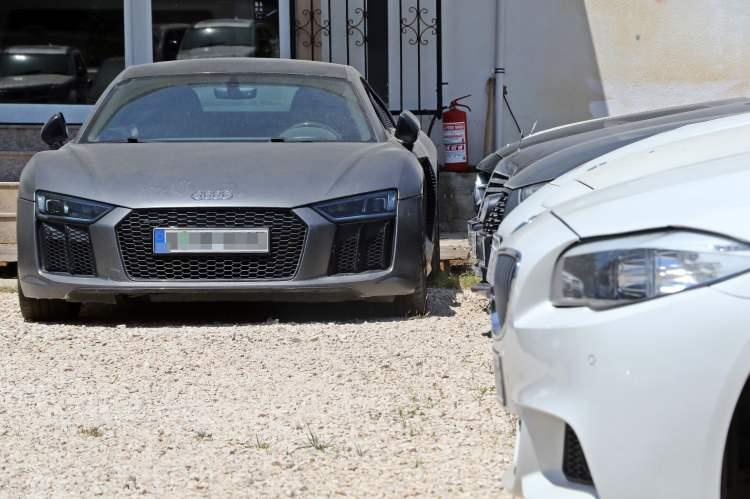 <p>Antalya Otoparkçılar ve Oto Yıkamacılar Derneği Başkanı Mustafa Hakan Topçu, tasfiye sürecinin tamamlanmaması nedeniyle yıllardır otoparklarda bekleyen araçların büyük bir sorun teşkil ettiğini vurguladı. </p>
<p> </p>