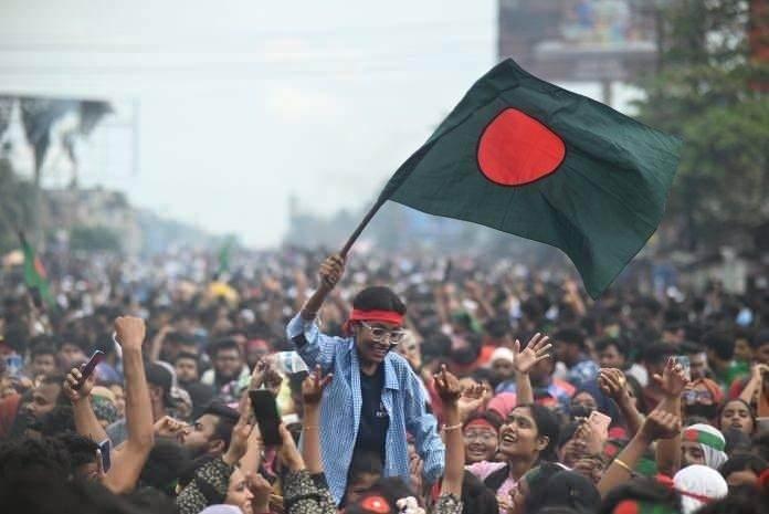 <p><strong><span style="color:#B22222">1) BANGLADEŞ</span> | YÜZDE 98.8</strong></p>