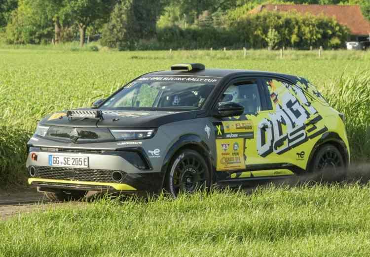 <p>Huettl, "Yeni Opel Mokka GSE Rally ile tamamen elektrikli yeni nesil ralli otomobilinin ilk adımlarını atıyoruz. Prototip, en güncel motor sporları teknolojisi sayesinde etkileyici bir performans ve bol miktarda güç sunuyor." ifadelerini kullandı.</p>